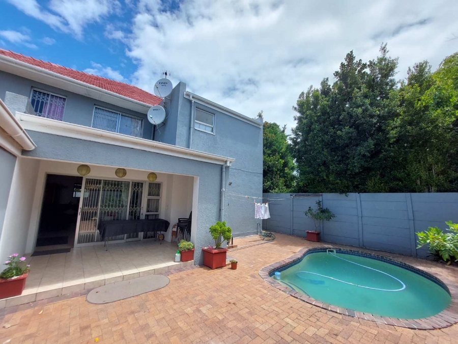 To Let 4 Bedroom Property for Rent in Claremont Western Cape